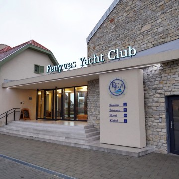 Fenyves Yacht Club Hotel